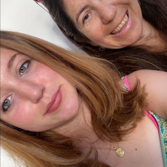 Meet your Posher, Vicky - Picture 2 of 2